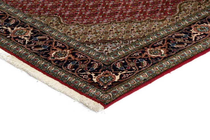 Detail image of 4' 10 x 6' 7 Tabriz Rug