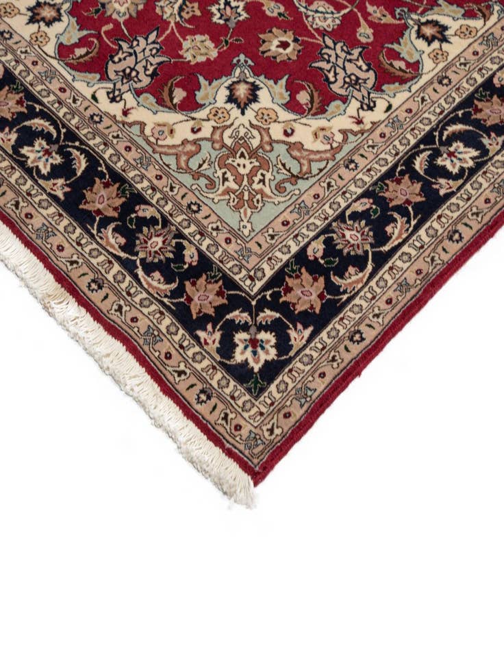 Detail image of 5' 1 x 6' 6 Tabriz Rug