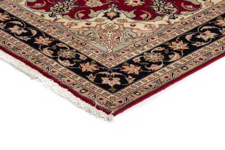Detail image of 4' 11 x 6' 11 Tabriz Rug