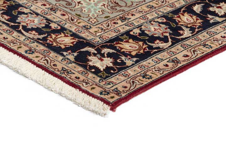 5' x 6' 9 Tabriz Rug