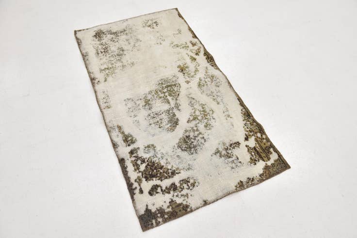 Detail image of 2' 6 x 4' 8 Hand Knotted Ultra Vintage Persian Wool Rug