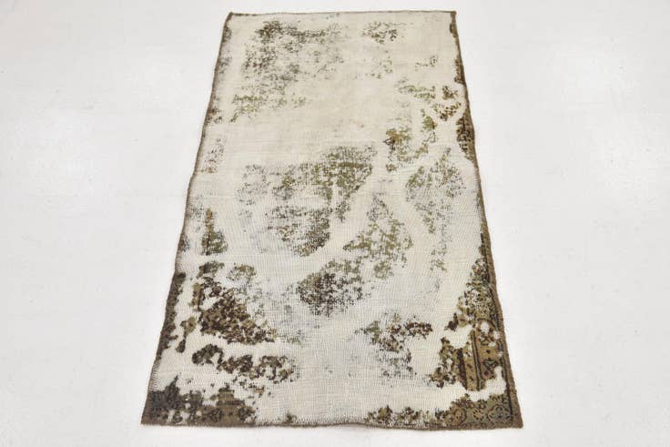 Detail image of 2' 6 x 4' 8 Hand Knotted Ultra Vintage Persian Wool Rug