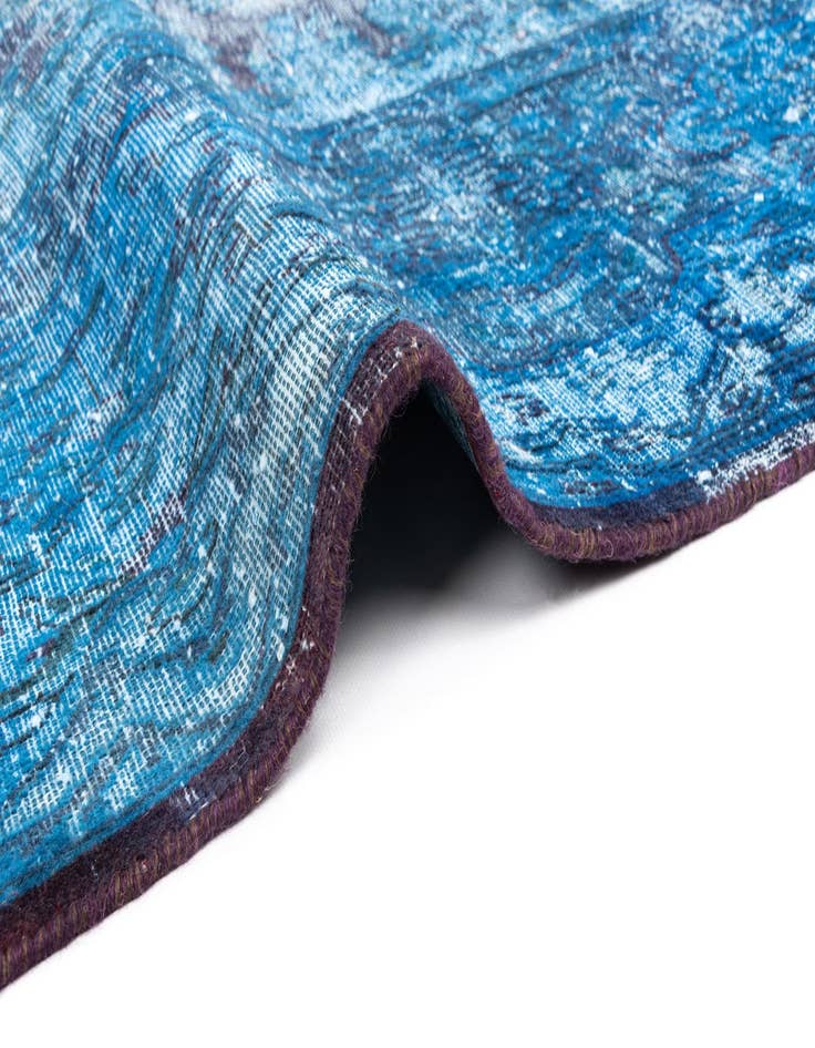 Detail image of 9' 7 x 12' 8 Vintage Royal Wool Rug