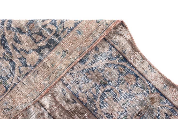 Detail image of 9' 6 x 12' 8 Vintage Royal Wool Rug