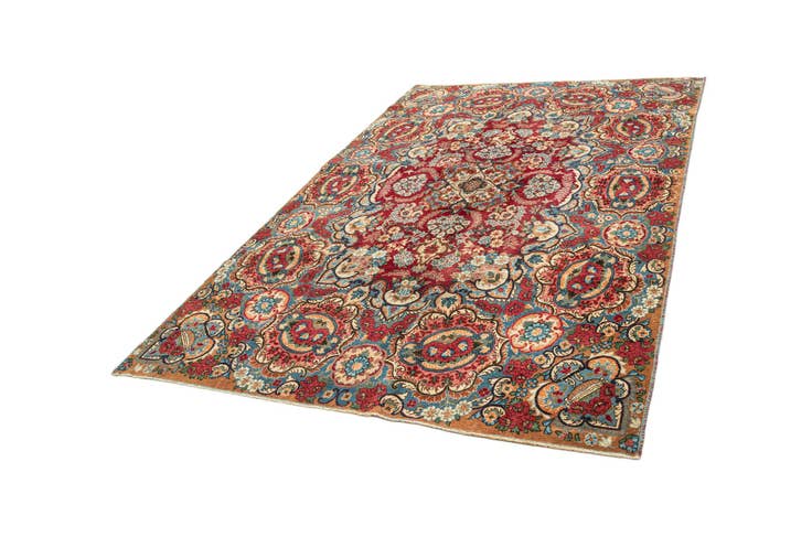 Detail image of 6' 5 x 9' 11 Vintage Royal Rug