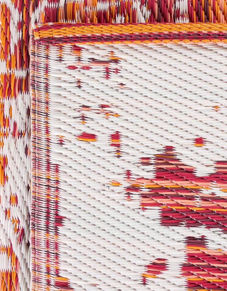 Detail image of 4' x 6' Easy-Clean Vista Breeze Indoor / Outdoor Rug