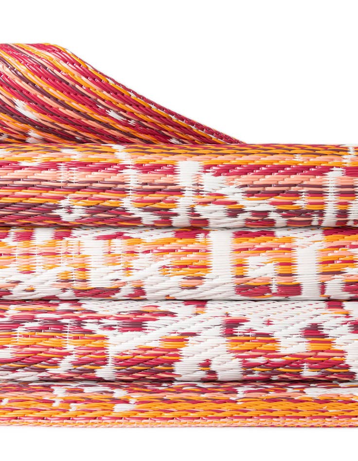 Detail image of 4' x 6'  Washable Vista Breeze Indoor / Outdoor Rug