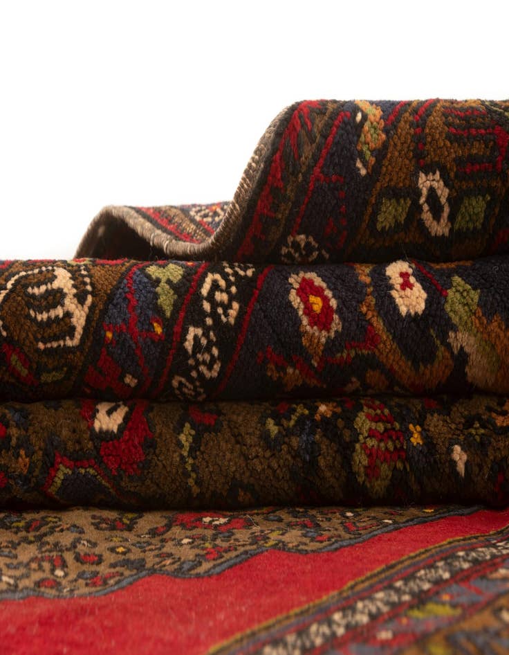 Detail image of 3' 7 x 6' 11 Yahyali Rug