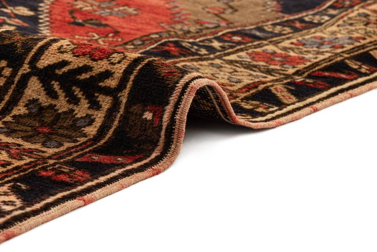 Detail image of 3' 10 x 7' 7 Yahyali Rug