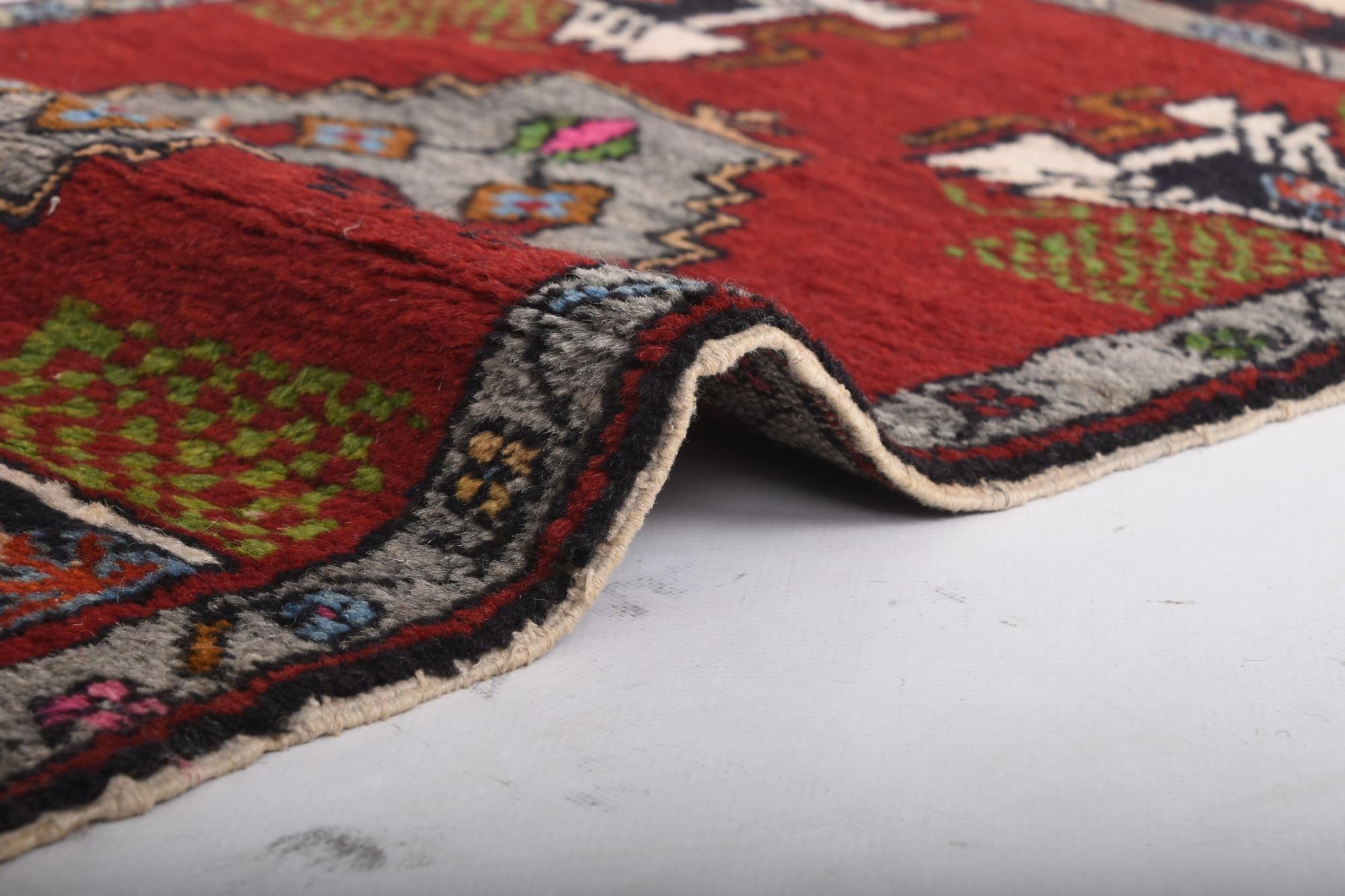 1' 8 x 3' 1 Yastik Rug
