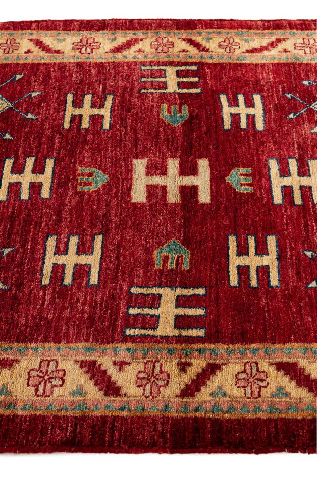 Detail image of 3' 4 x 4' 6 Hand Knotted Ziegler Wool Rug