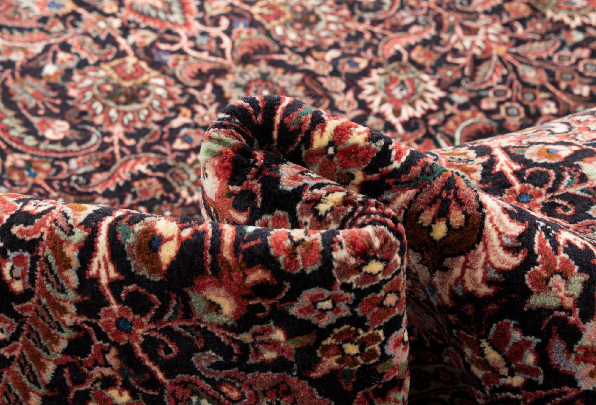 8' 1 x 8' 1 Bidjar With Silk Round Rug