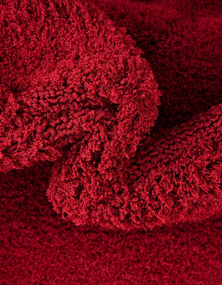 Detail image of 3' 3 x 3' 3 Botanical Shag Round Rug