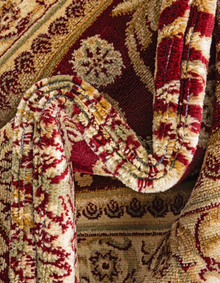 Detail image of 7' 10 x 7' 10 Chateau Round Rug