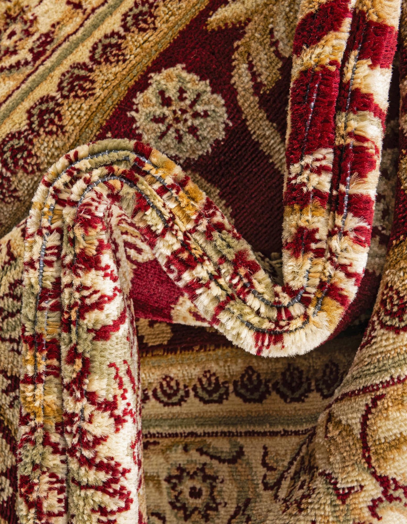 7' 10 x 7' 10 Classic Aubusson Round Rug