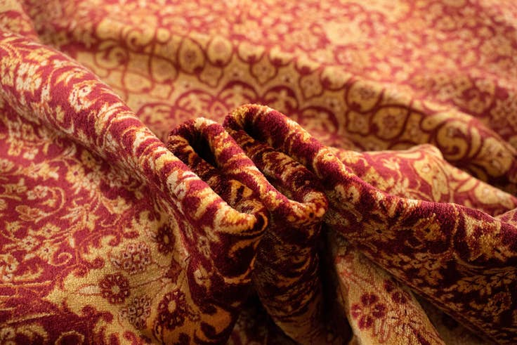 Detail image of 6' 7 x 6' 7 Ghom Silk Round Rug
