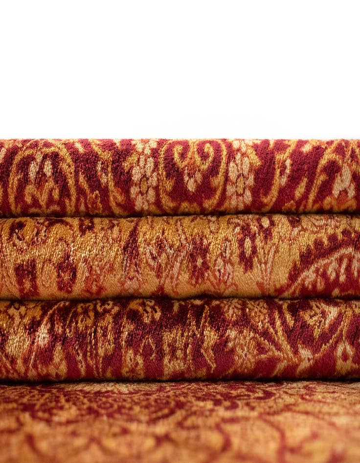 Detail image of 6' 7 x 6' 7 Ghom Silk Round Rug