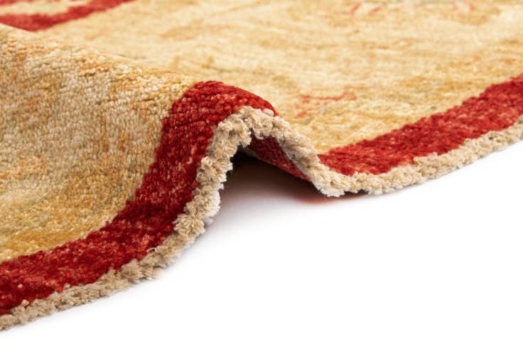 Detail image of 6' 6 x 6' 7 Kaizar Wool Round Rug