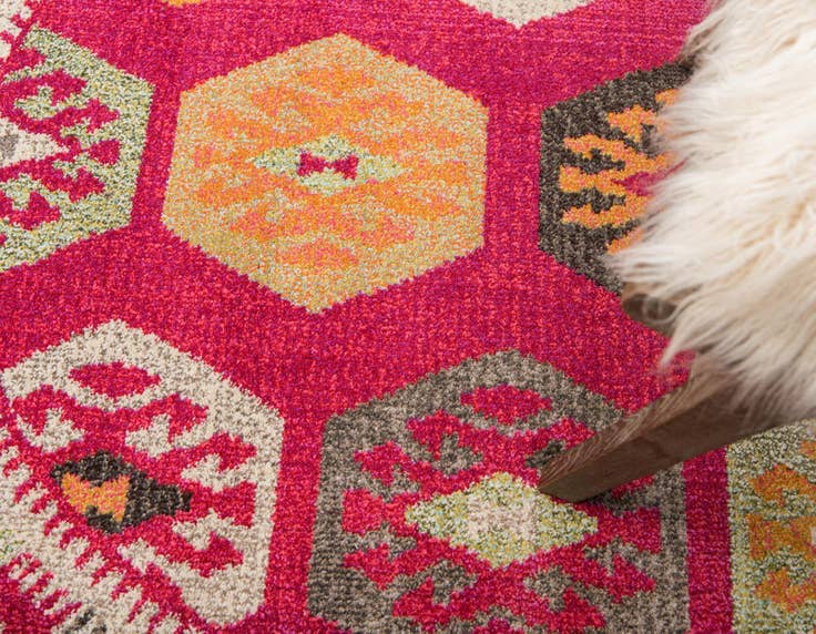 Detail image of 8' x 8' Washable Mesa Round Rug