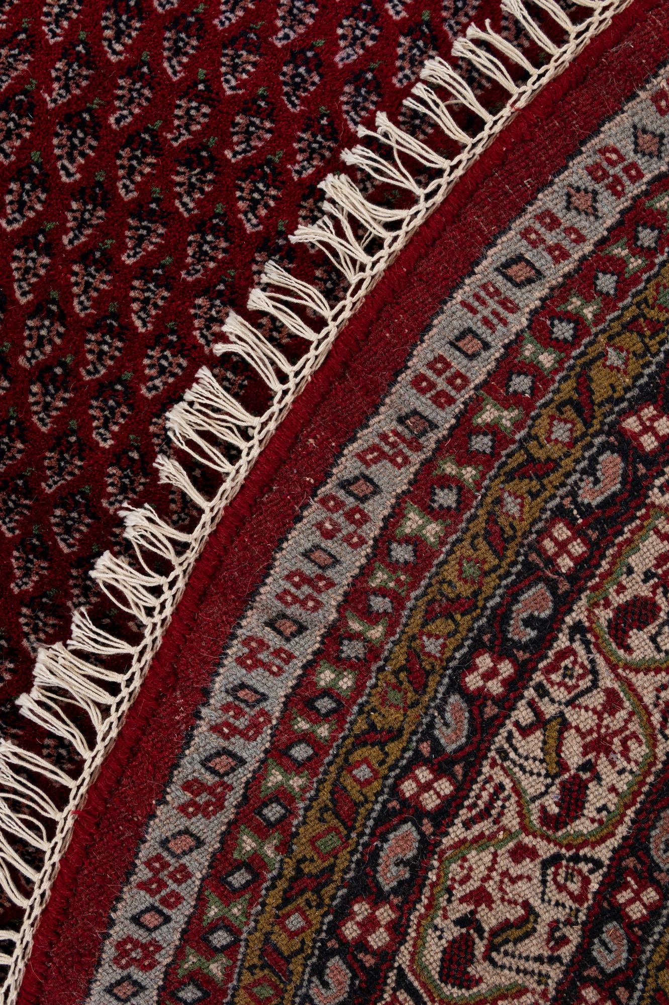 7' 10 x 7' 10 Hand Knotted Mir Wool Round Rug