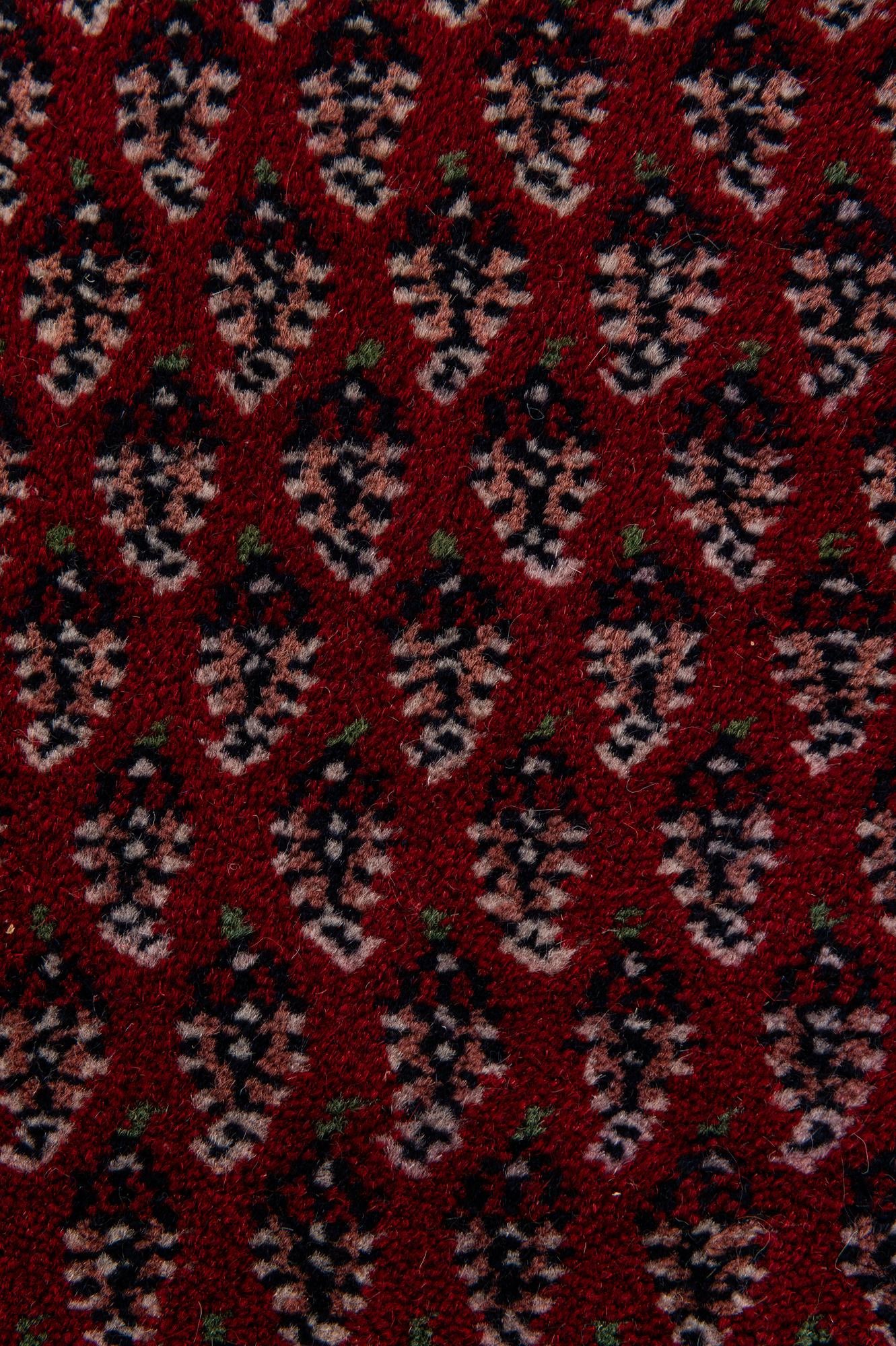 7' 10 x 7' 10 Hand Knotted Mir Wool Round Rug