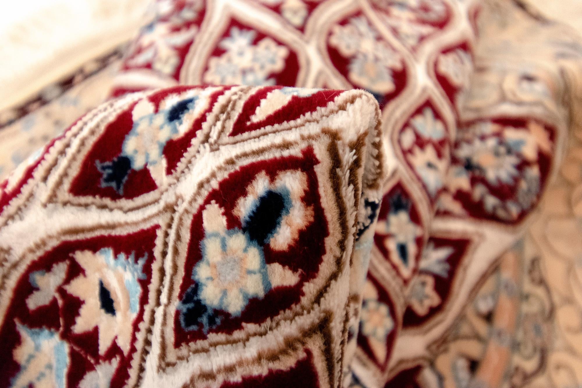 5' 6 x 5' 6 Nain Round Rug