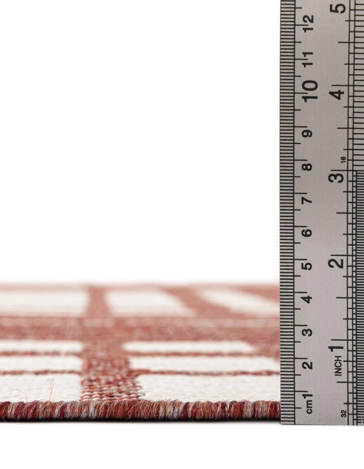 Detail image of 6' x 6' Easy-Clean Checkered Indoor / Outdoor Round Rug