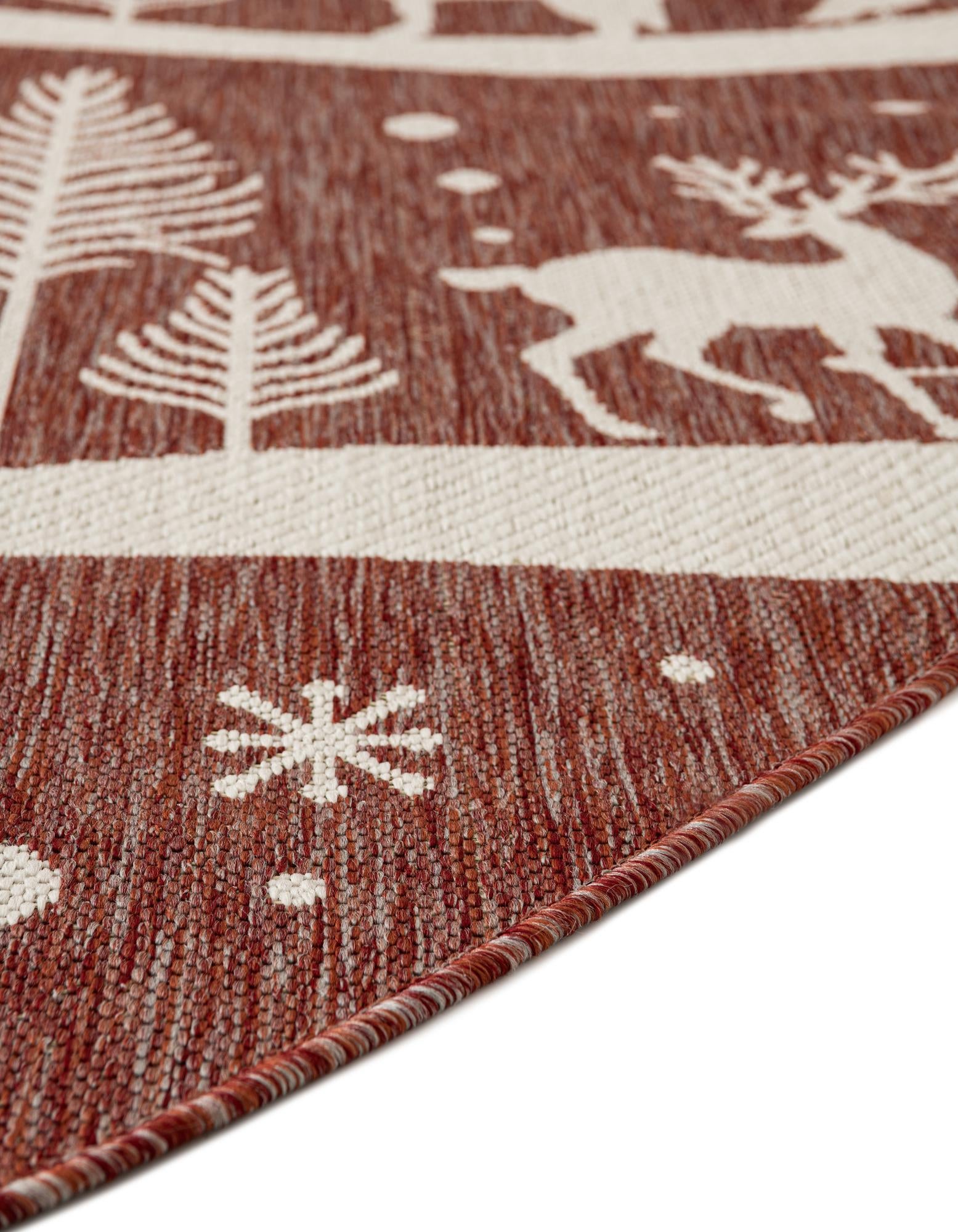 5' 3 x 5' 3 Easy-Clean Holiday Indoor / Outdoor Round Rug