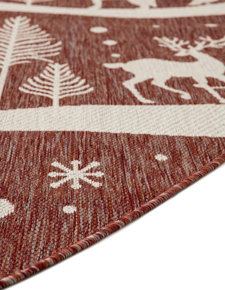 5' 3 x 5' 3 Easy-Clean Holiday Indoor / Outdoor Round Rug