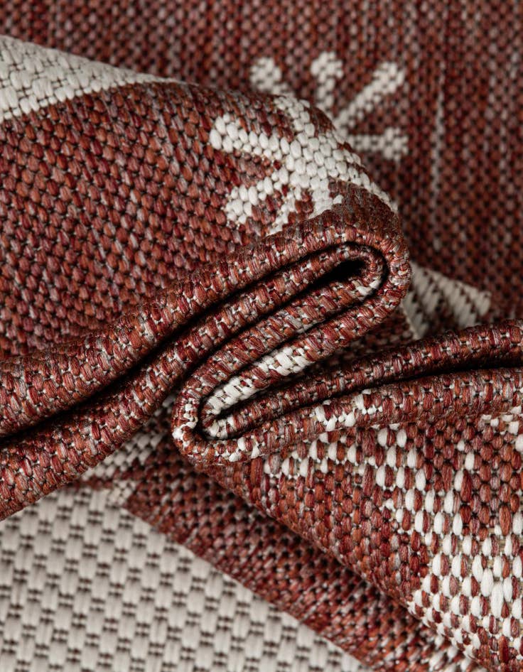 Detail image of 3' x 3'  Washable Holiday Indoor / Outdoor Round Rug