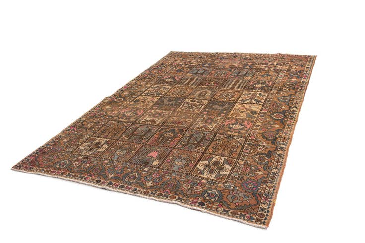 Detail image of 3' 8 x 10' 3 Bachtiar Wool Runner Rug