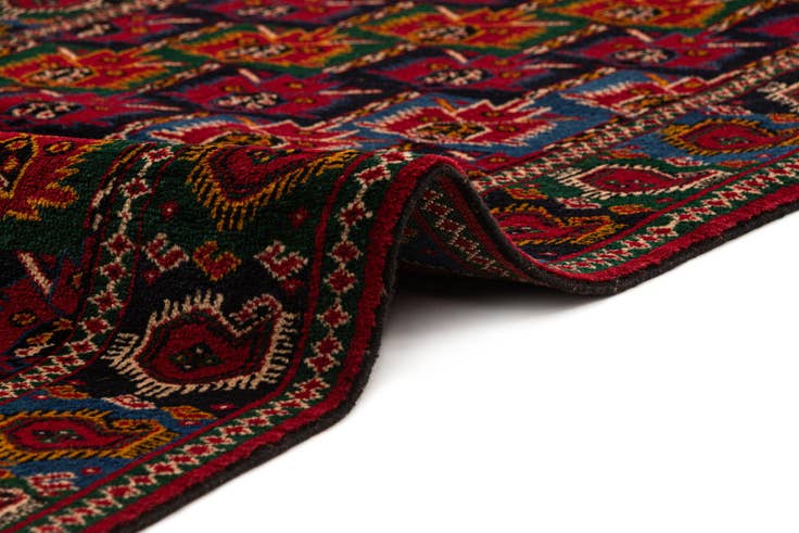 Detail image of 2' 7 x 8' 8 Beshir Runner Rug