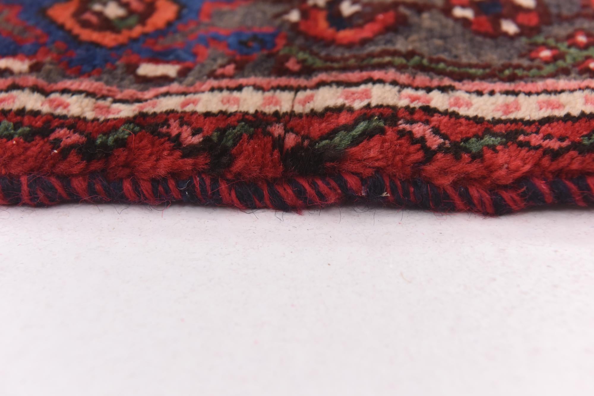 5' x 9' 6 Hand Knotted Hossainabad Persian Wool Runner Rug