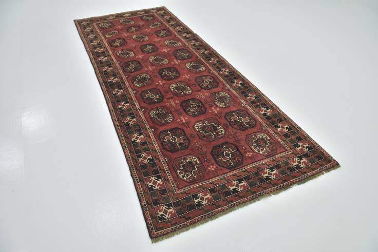 Detail image of 4' x 9' 8 Hand Knotted Shiraz Persian Wool Runner Rug