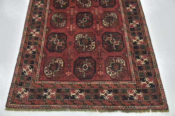 Detail image of 4' x 9' 8 Hand Knotted Shiraz Persian Wool Runner Rug