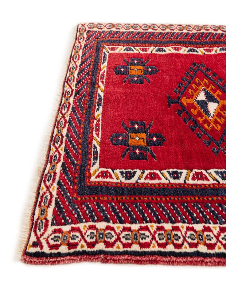Detail image of 2' 7 x 9' 10 Hand Knotted Shiraz Wool Runner Rug