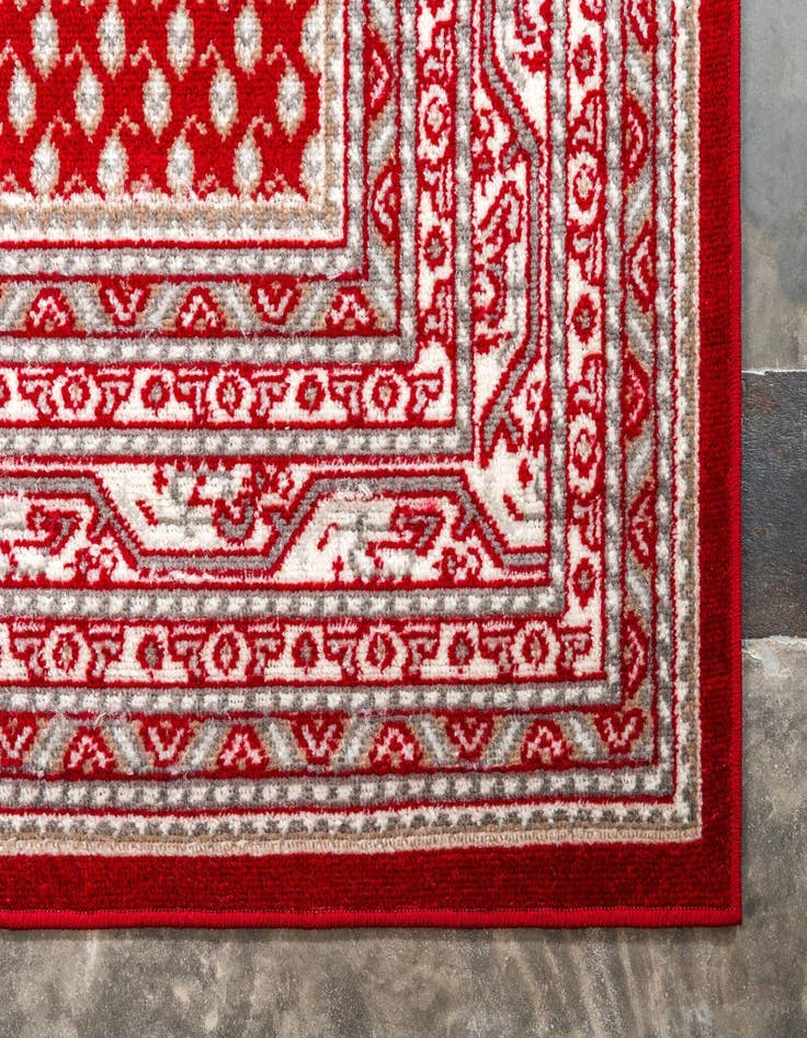 Detail image of 2' 9 x 9' 10 SoHo Runner Rug