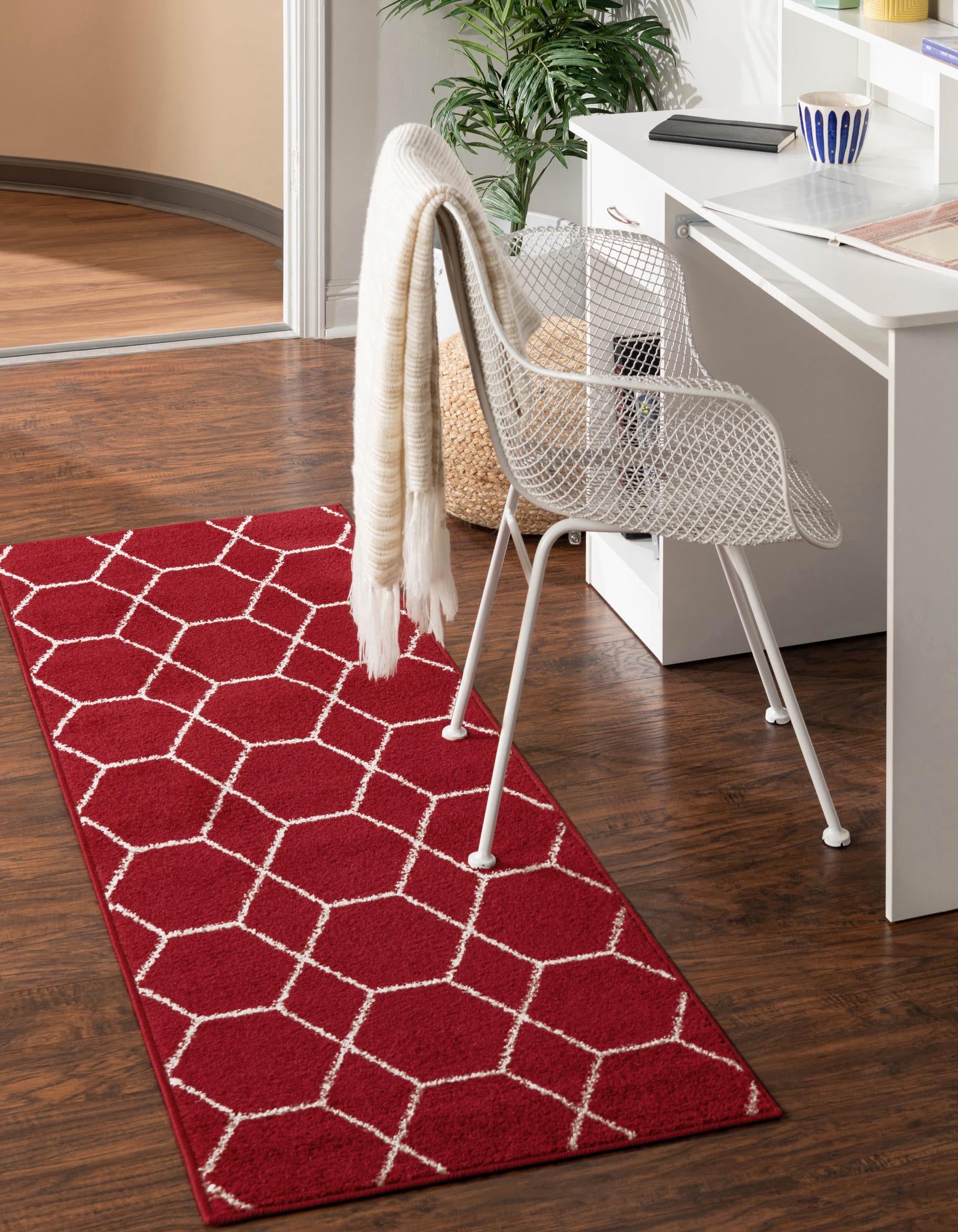 2' x 6' Trellis Frieze Runner Rug
