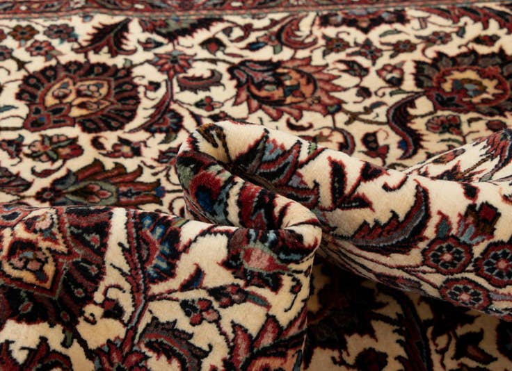 Detail image of 150cm x 165cm Bidjar With Silk Square Rug