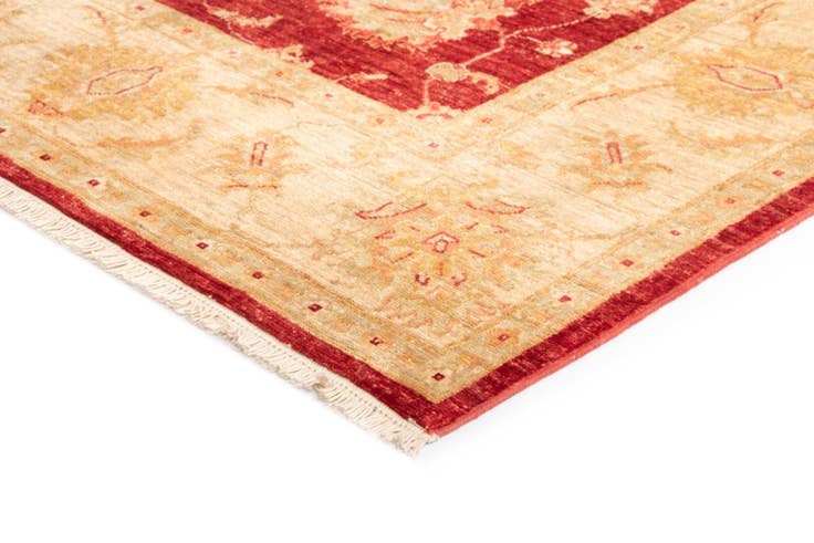 Detail image of 6' 6 x 6' 8 Kaizar Wool Square Rug