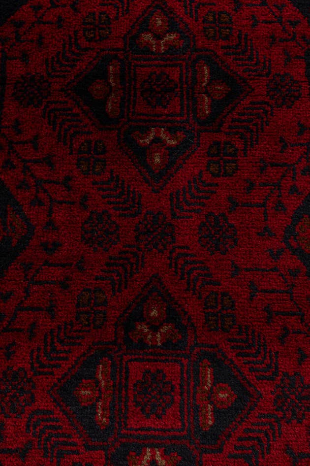 Detail image of 2' 7 x 6' 6 Hand Knotted Khal Mohammadi Wool Square Rug