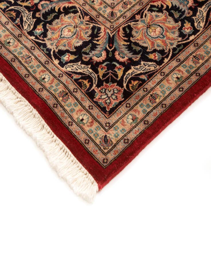 Detail image of 8' 1 x 8' 1 Lahour Square Rug