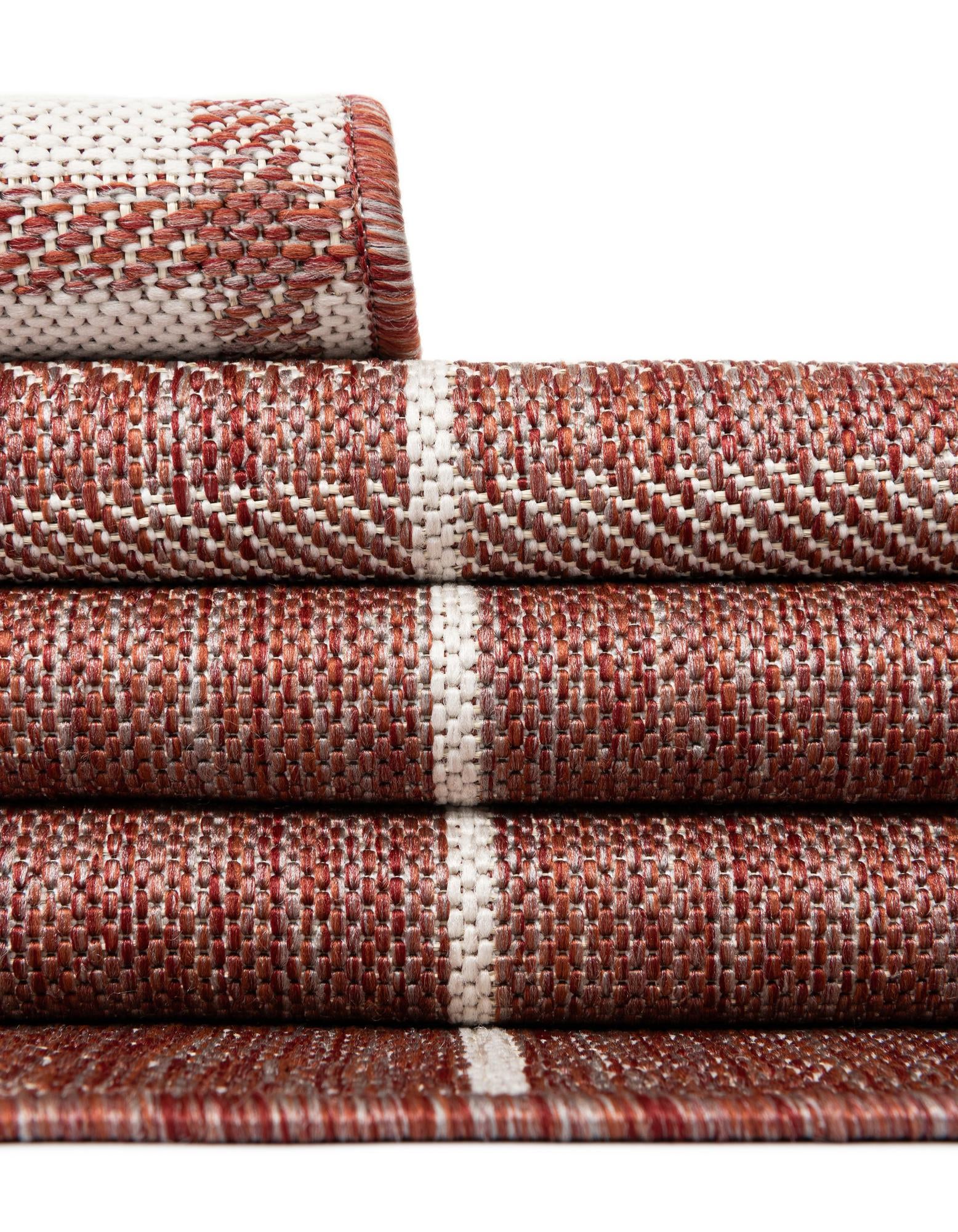 7' 10 x 7' 10 Easy-Clean Checkered Indoor / Outdoor Square Rug