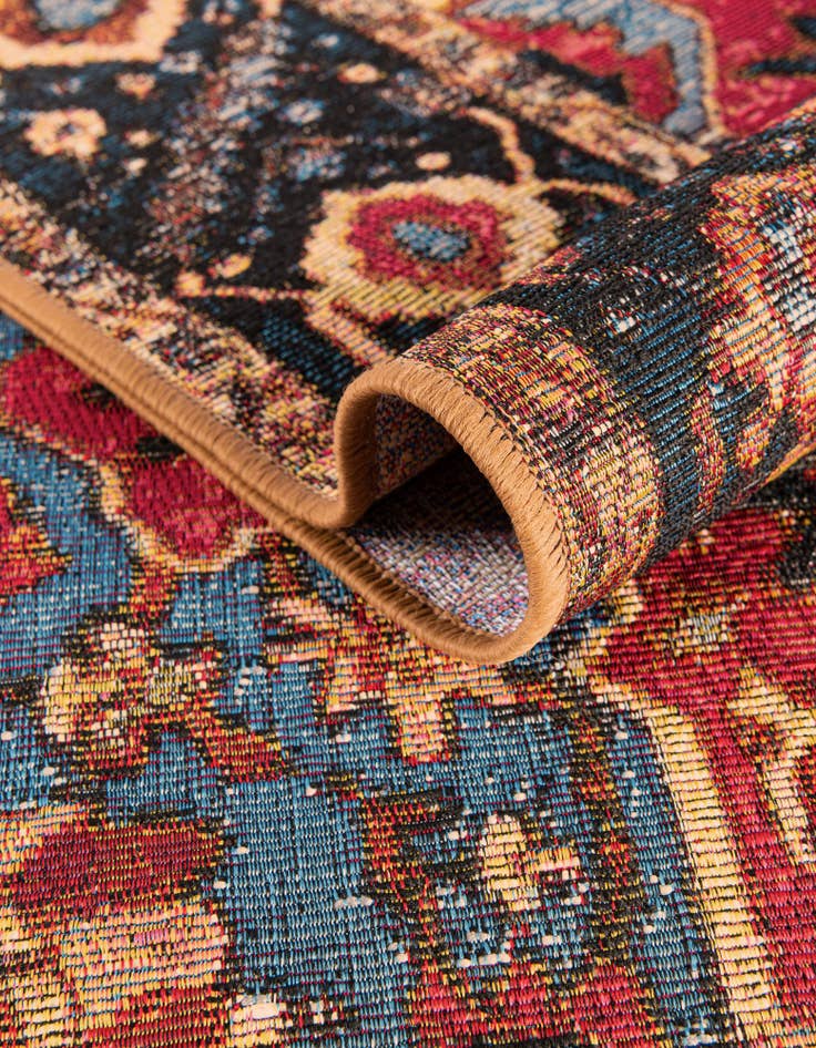 Detail image of 10' x 14' Easy-Clean Traditional Indoor / Outdoor Rug