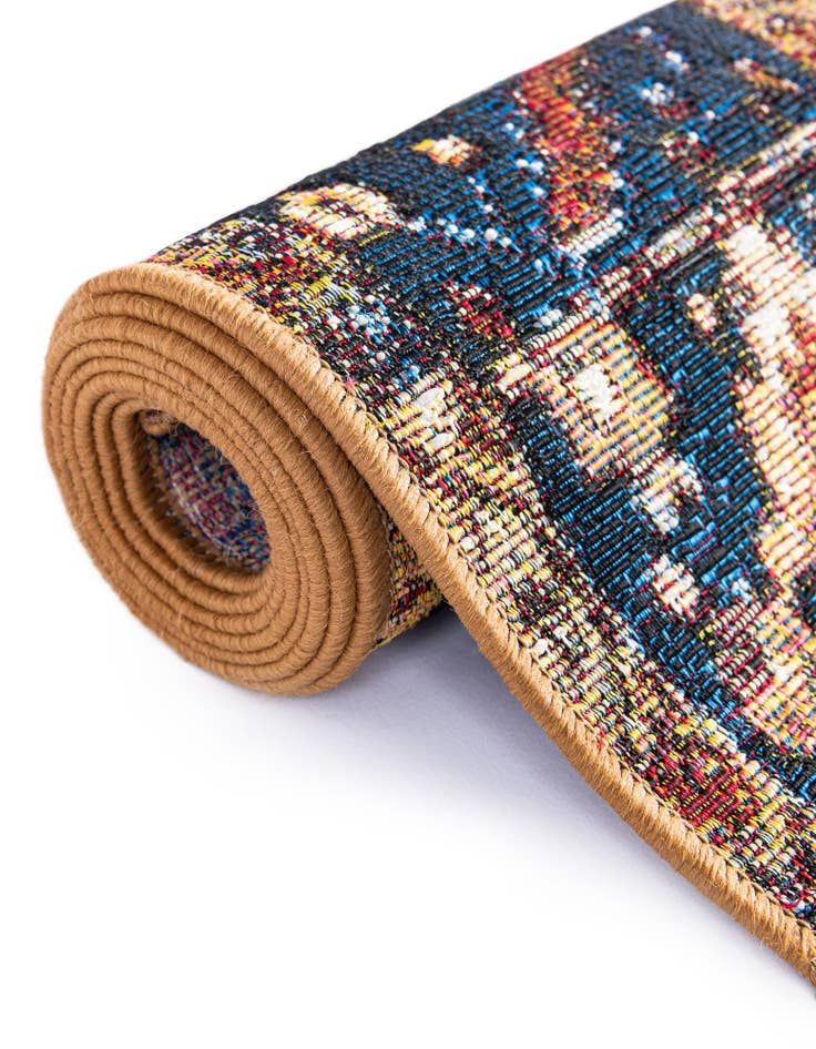 Detail image of 3' x 3'  Washable Traditional Indoor / Outdoor Round Rug