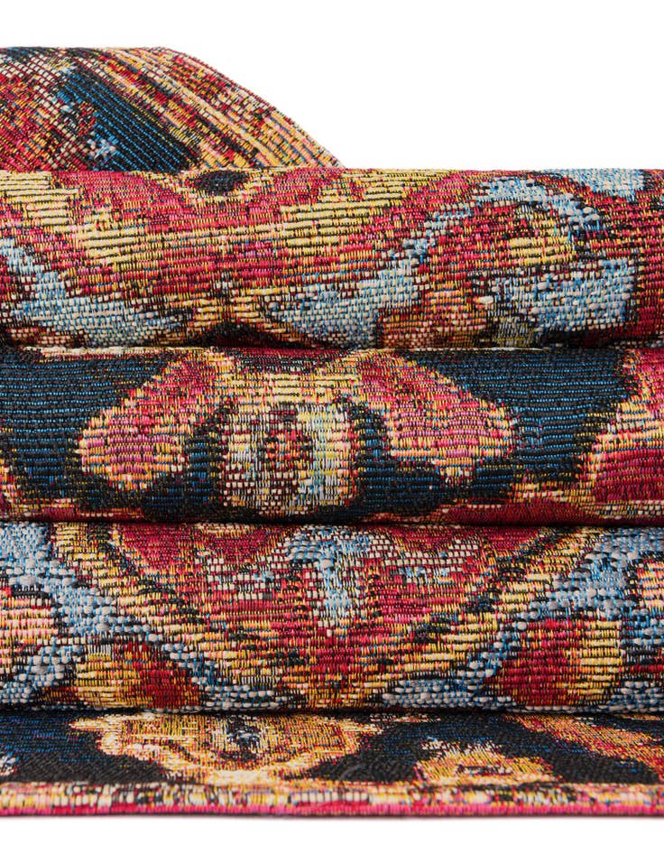 Detail image of 7' 10 x 7' 10  Washable Traditional Indoor / Outdoor Square Rug