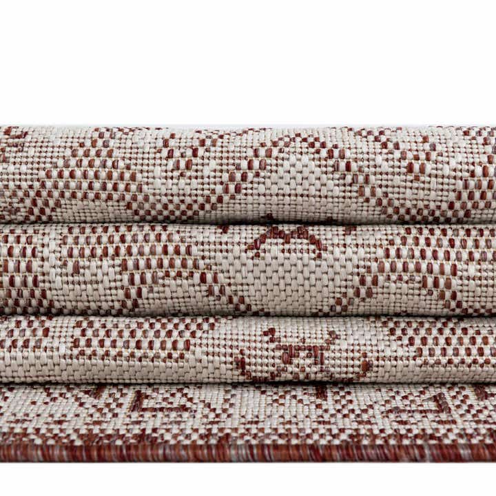 5' 3 x 5' 3 Easy-Clean Aztec Indoor / Outdoor Octagon Rug
