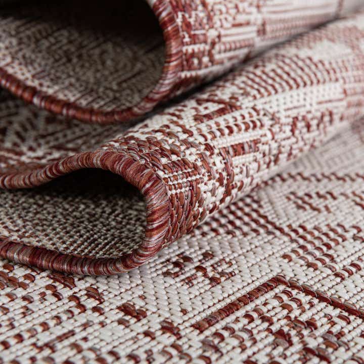 5' 3 x 5' 3 Easy-Clean Aztec Indoor / Outdoor Octagon Rug