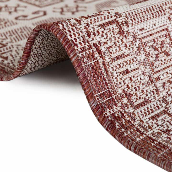 5' 3 x 5' 3 Easy-Clean Aztec Indoor / Outdoor Octagon Rug