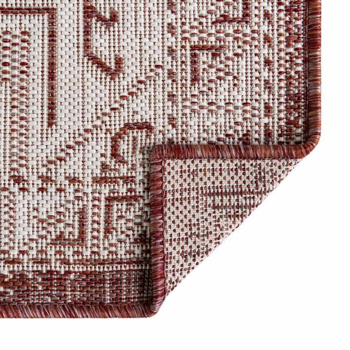 5' 3 x 5' 3 Easy-Clean Aztec Indoor / Outdoor Octagon Rug